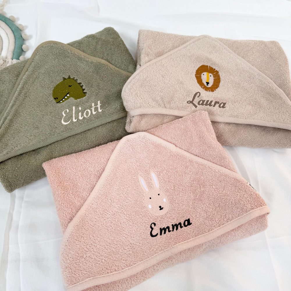 Cape de Bain bébé brodée Personnalisée — cadeau 1 an bébé