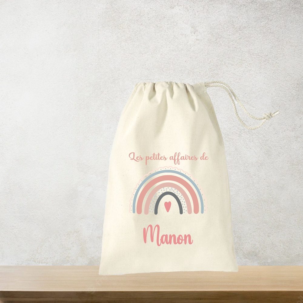 Sac personnalisé bébé, enfant, pochon affaires, sac de rangement à personnaliser, sac cordons arc en ciel, sac doudou