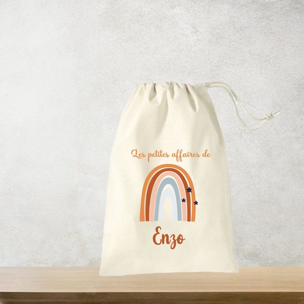 Sac personnalisé bébé, enfant, pochon affaires, sac rangement à personnaliser, sac doudou, sac cordons arc en ciel