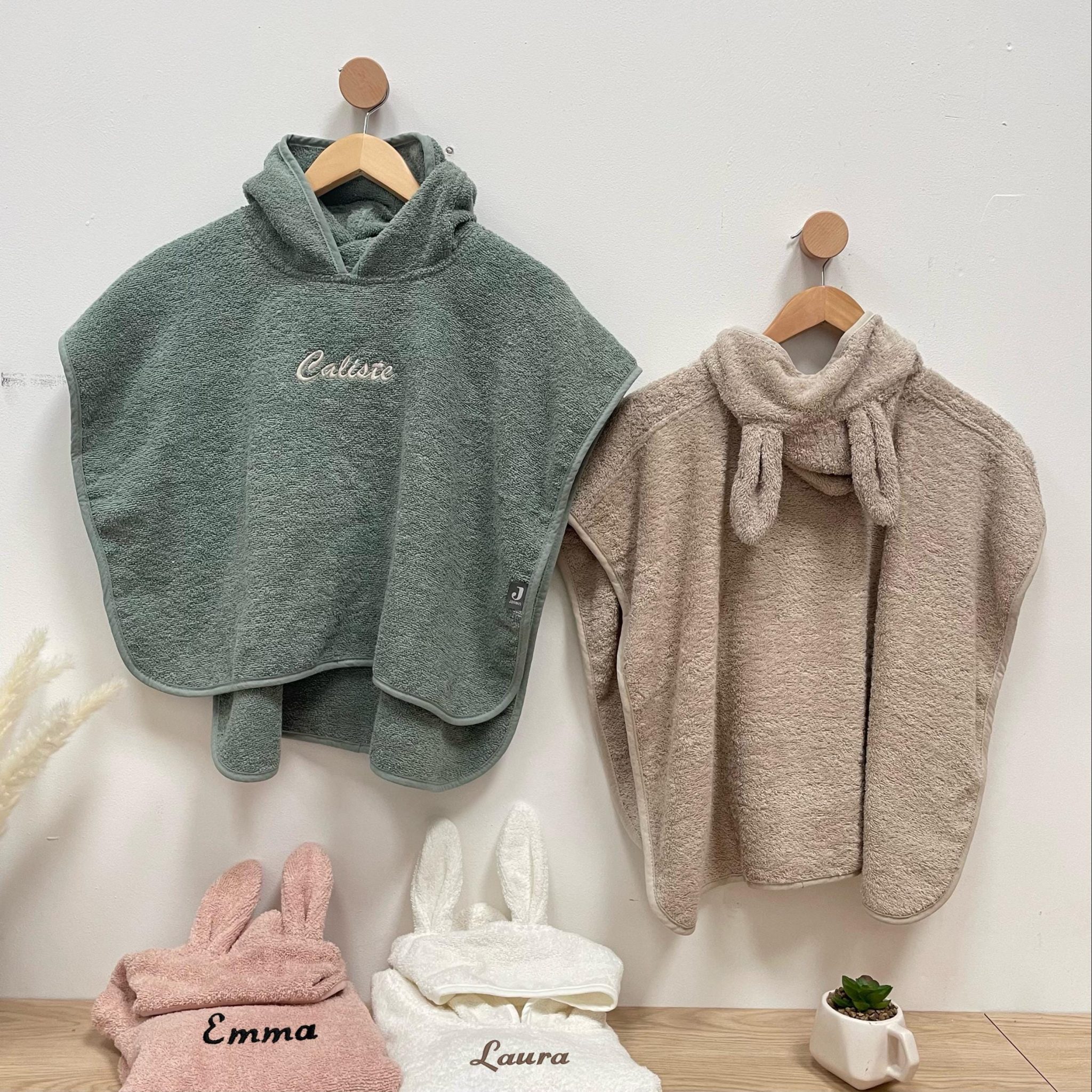 Poncho de bain enfant personnalisé, sortie de bain bébé brodé, cadeau de naissance.