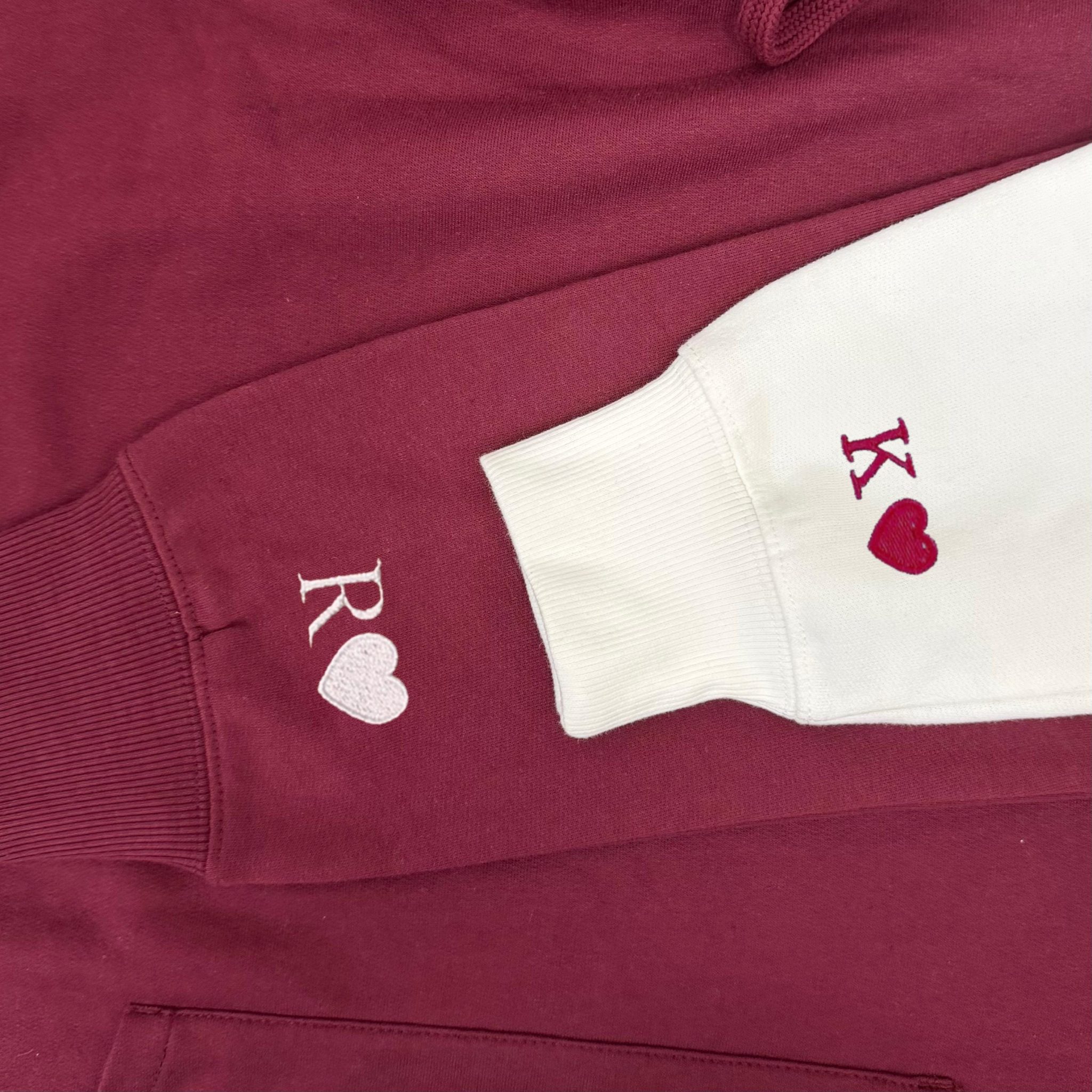 St valentin pull brodé initiale — cadeau amoureux
