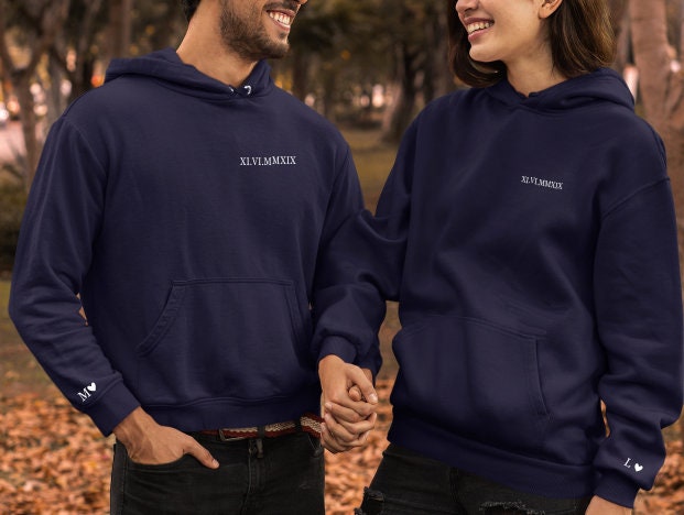 Sweat à capuche duo couple — pull date chiffre romain